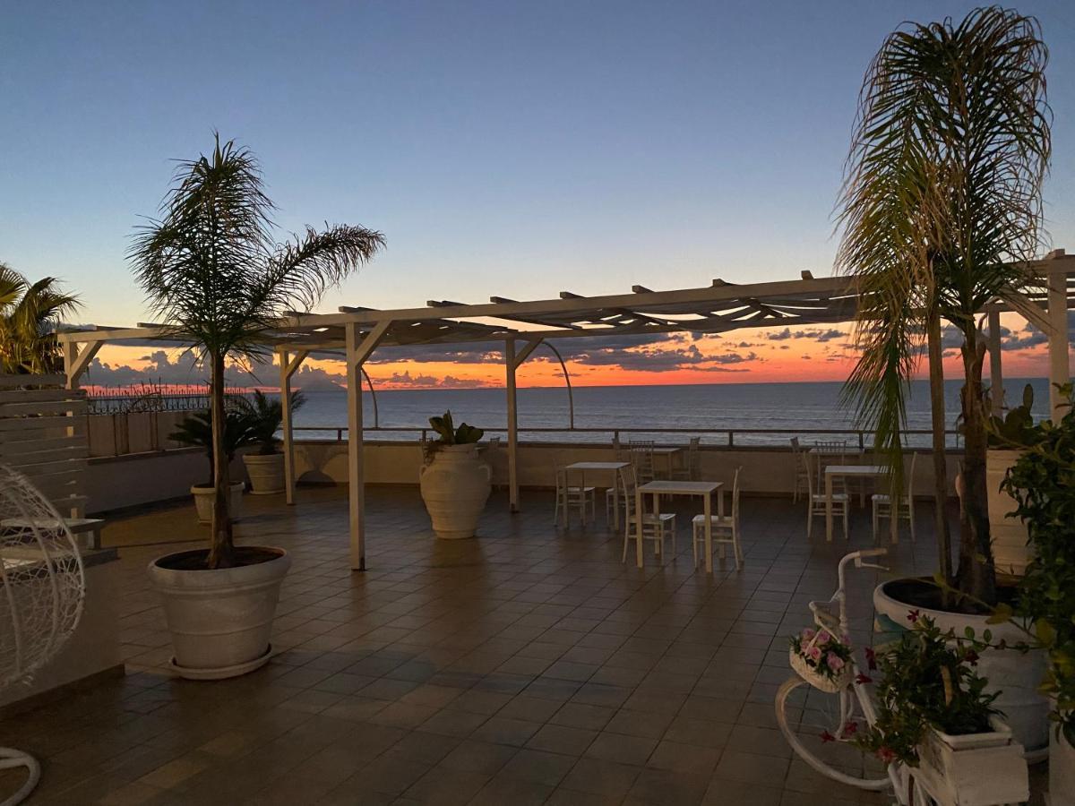La Porta Del Mare Hotel Tropea Bagian luar foto